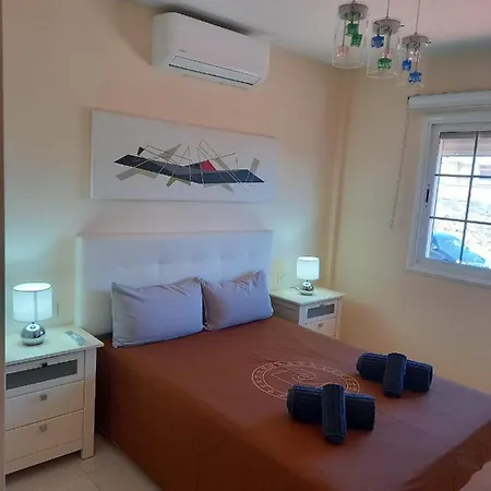 فيلة Nancy Tenerife Sur